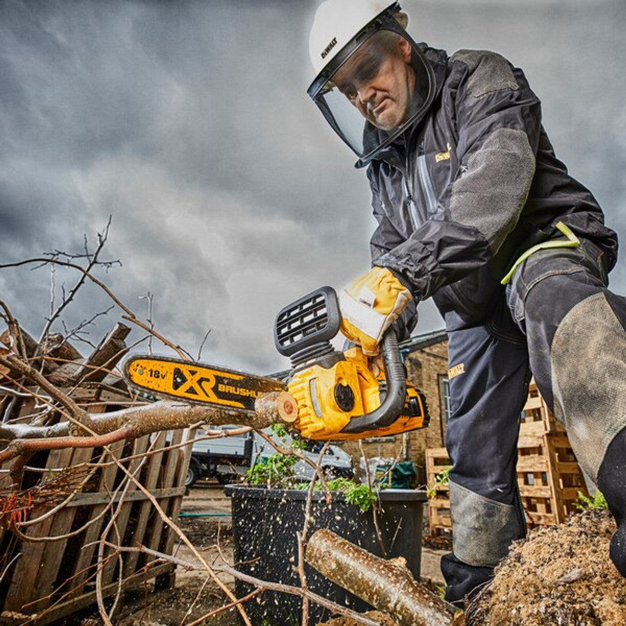 Dewalt 18V XR Brushless 30cm Chainsaw - Body Only