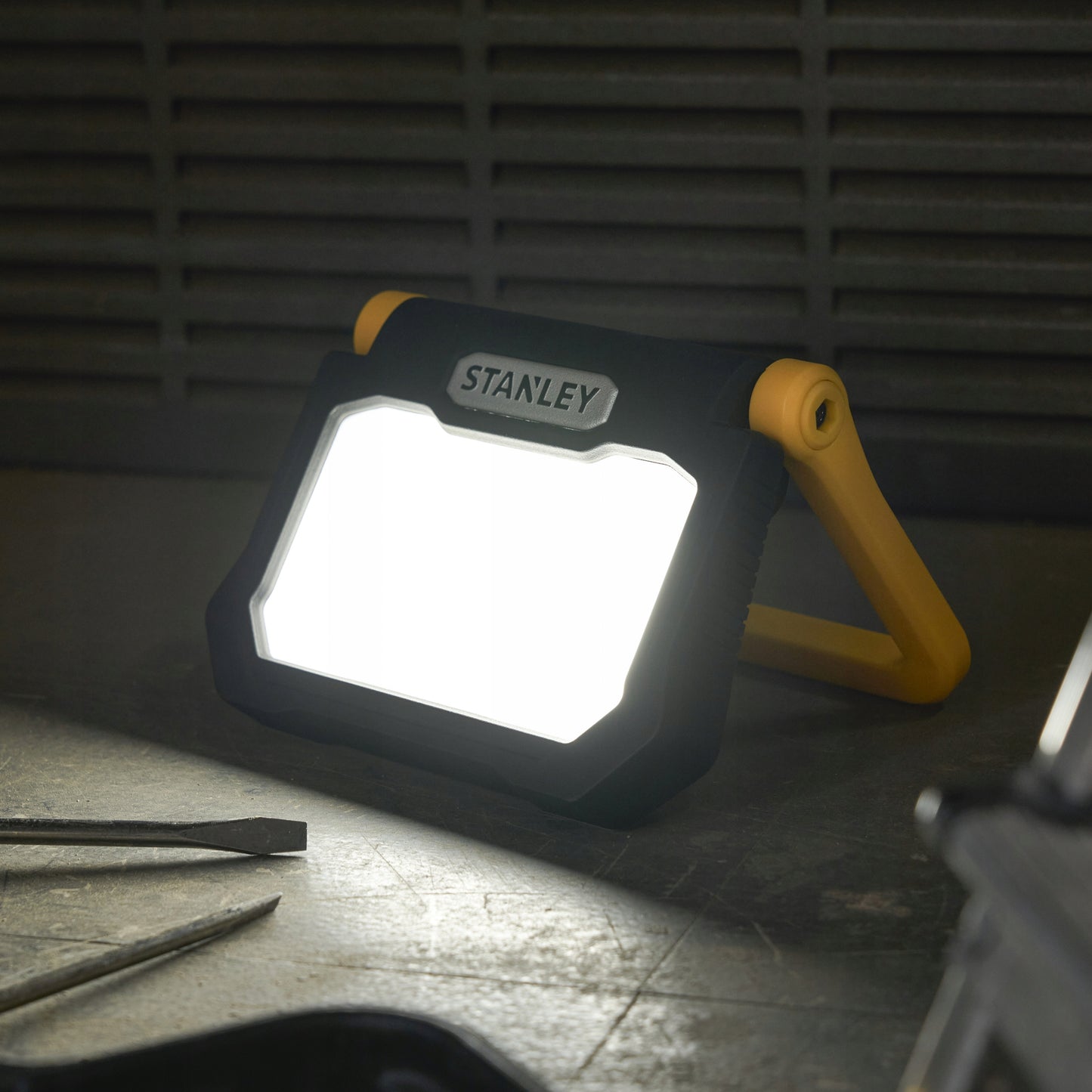 Rechargeable LED Folding Worklight 1500 Lumens