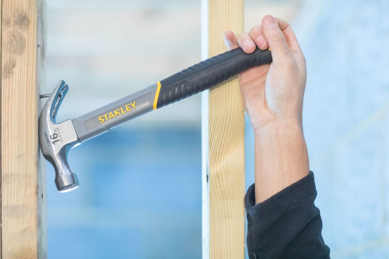 DeWALT Milled-Face MIG Weld Framing Hammer 14 Oz.