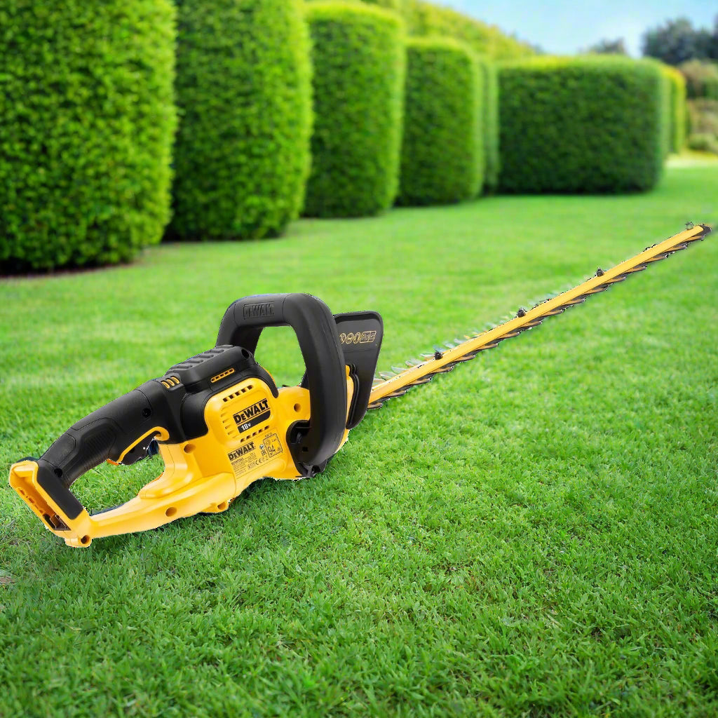 Dewalt 18V XR 55CM Hedge Trimmer - Body only